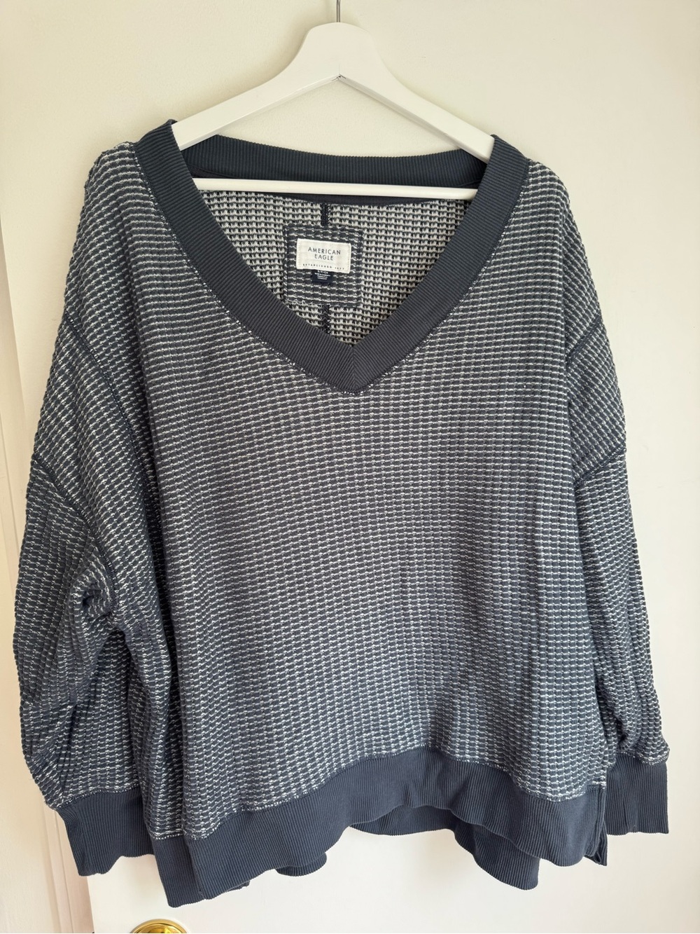 American Eagle Navy and White Knit Pullover Sweater